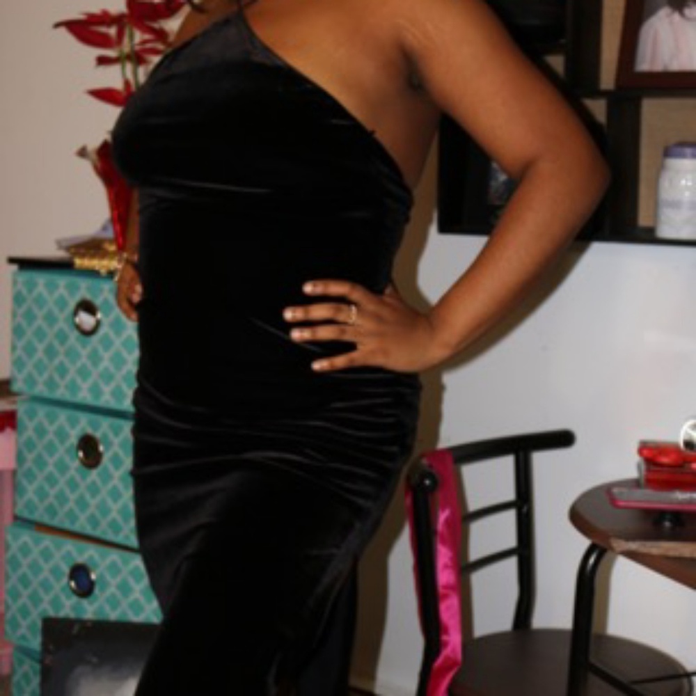 black velet dress